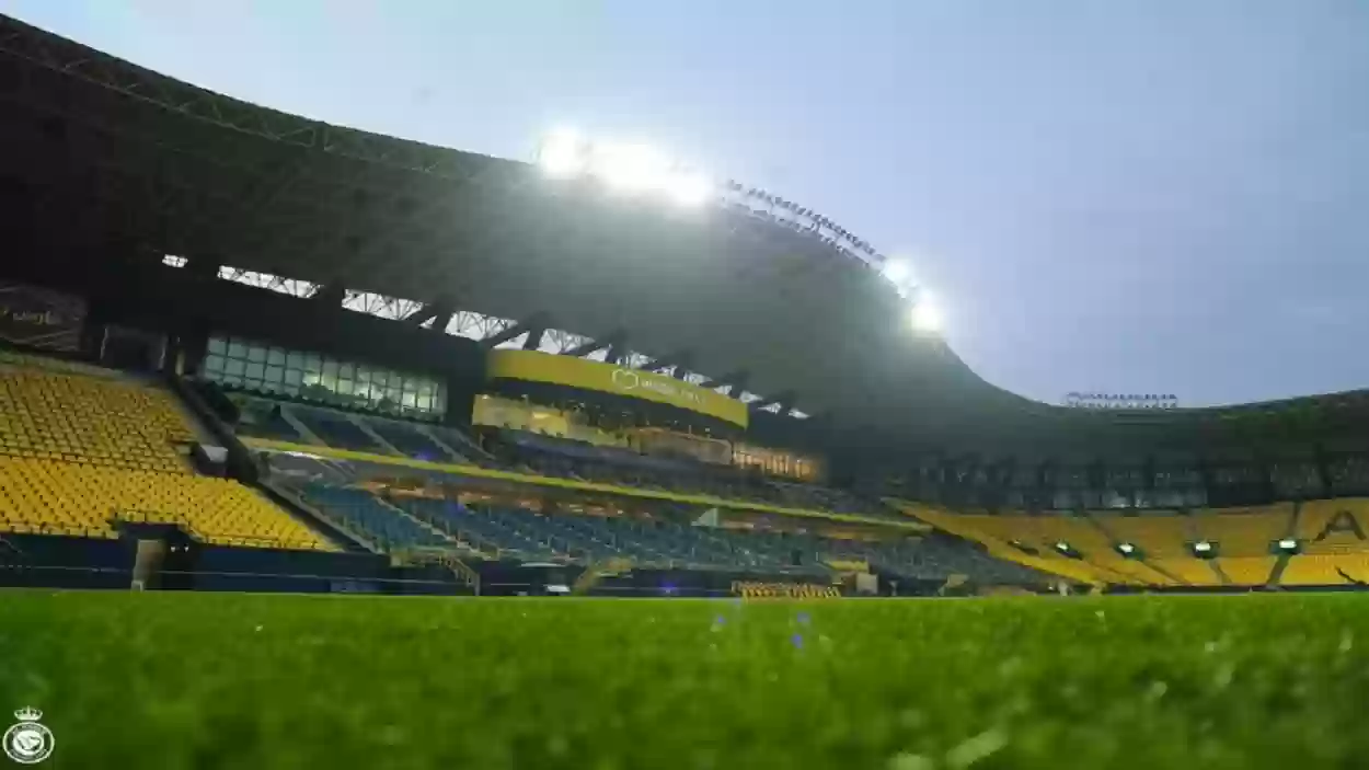 الهلال السعودي يُزيل شعار النصر من الملعب