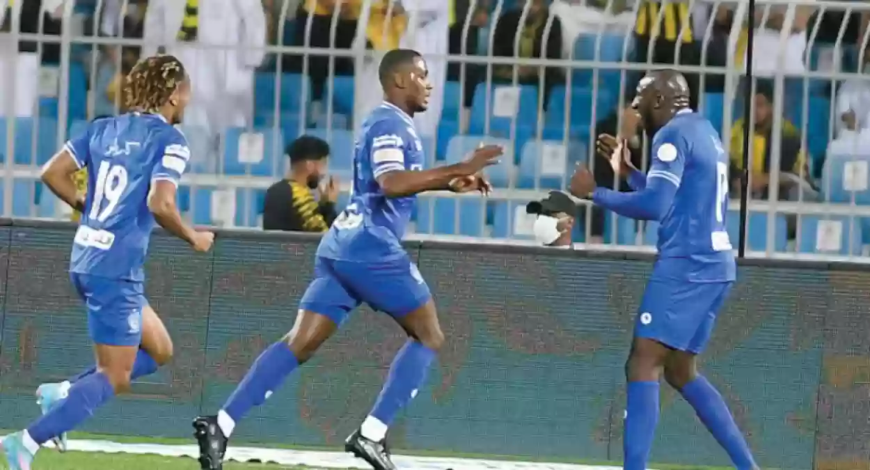 الهلال يضع الاتحاد في قلب الخطر