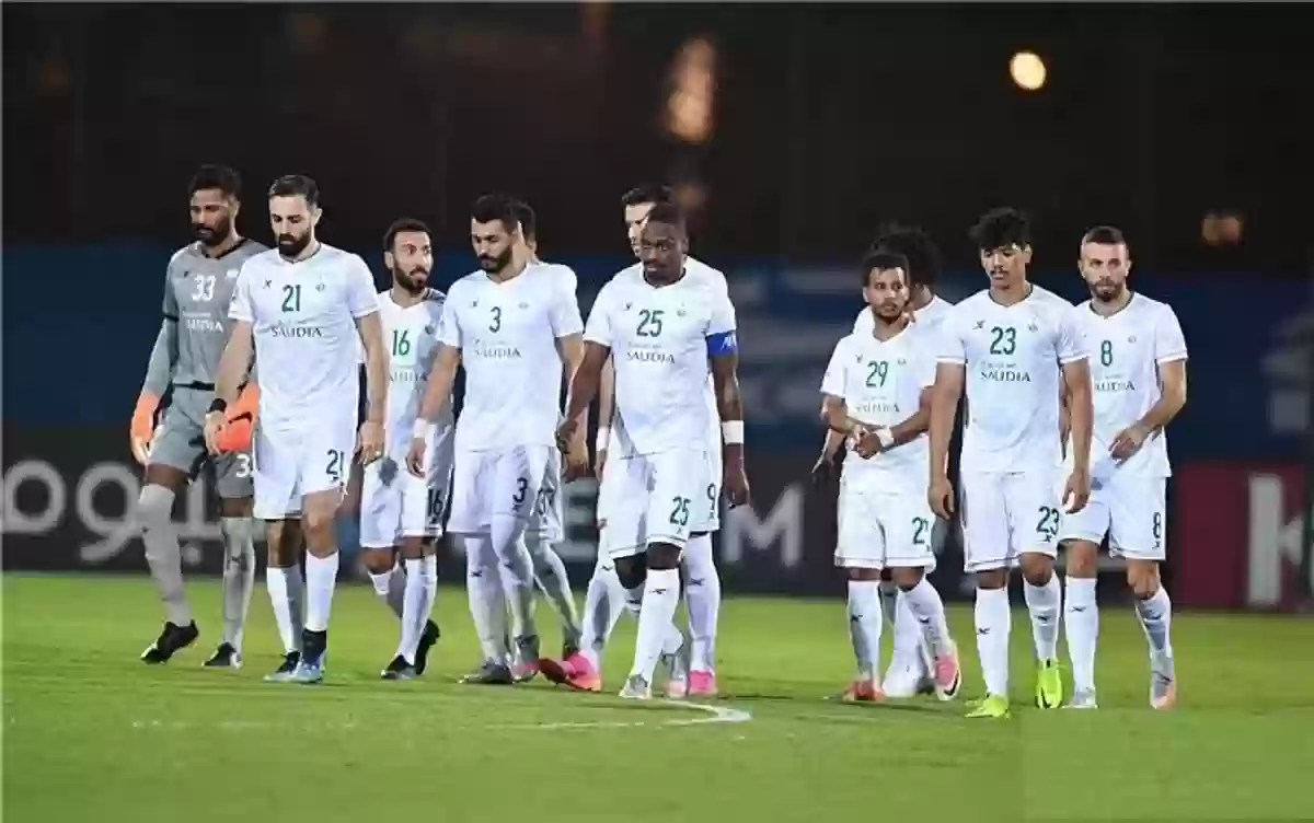 الأهلي السعودي يخوض مباريات روشن بخط دفاع عالمي جديد