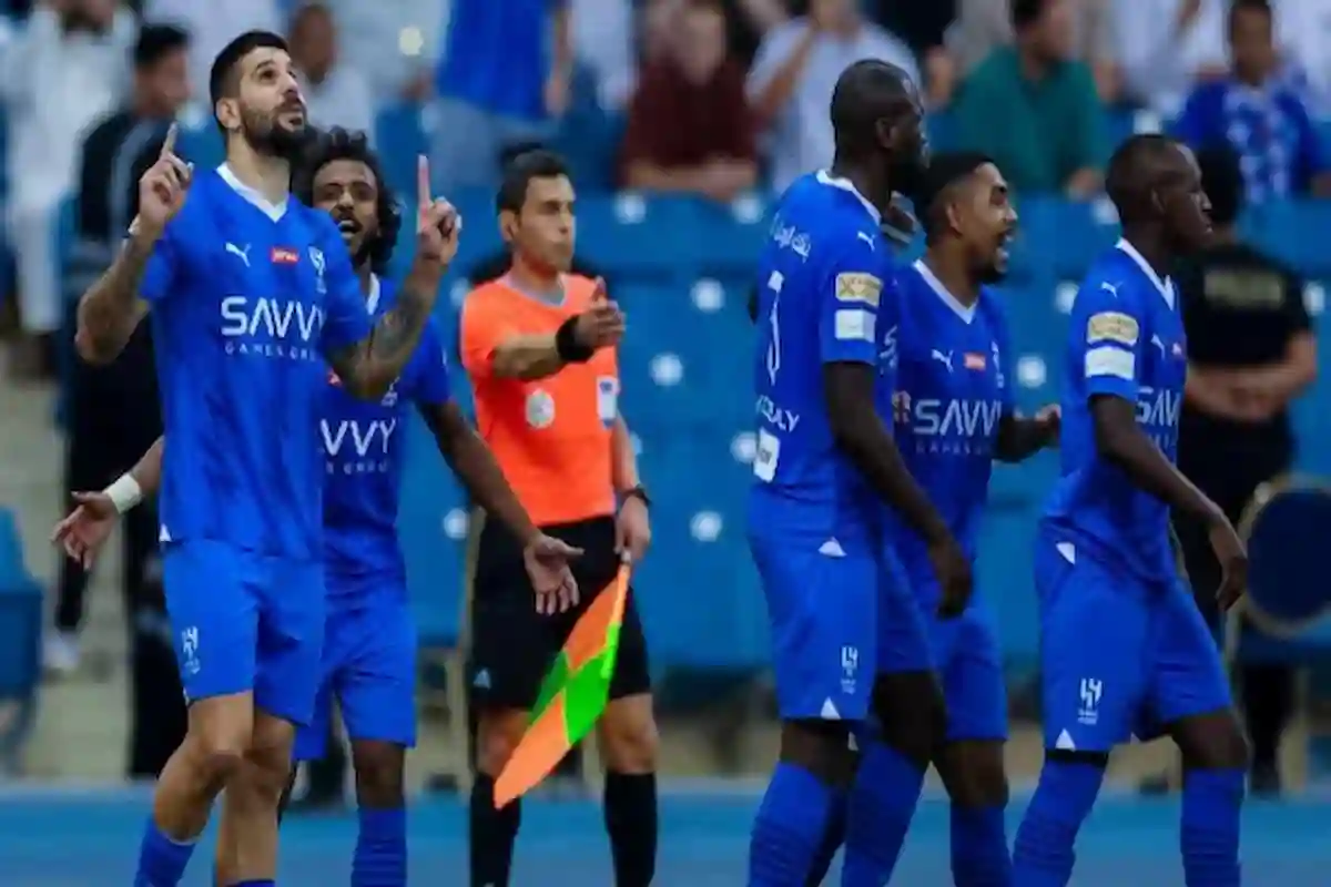  أزمة بين الهلال والدوسري تمنح الفرصة 