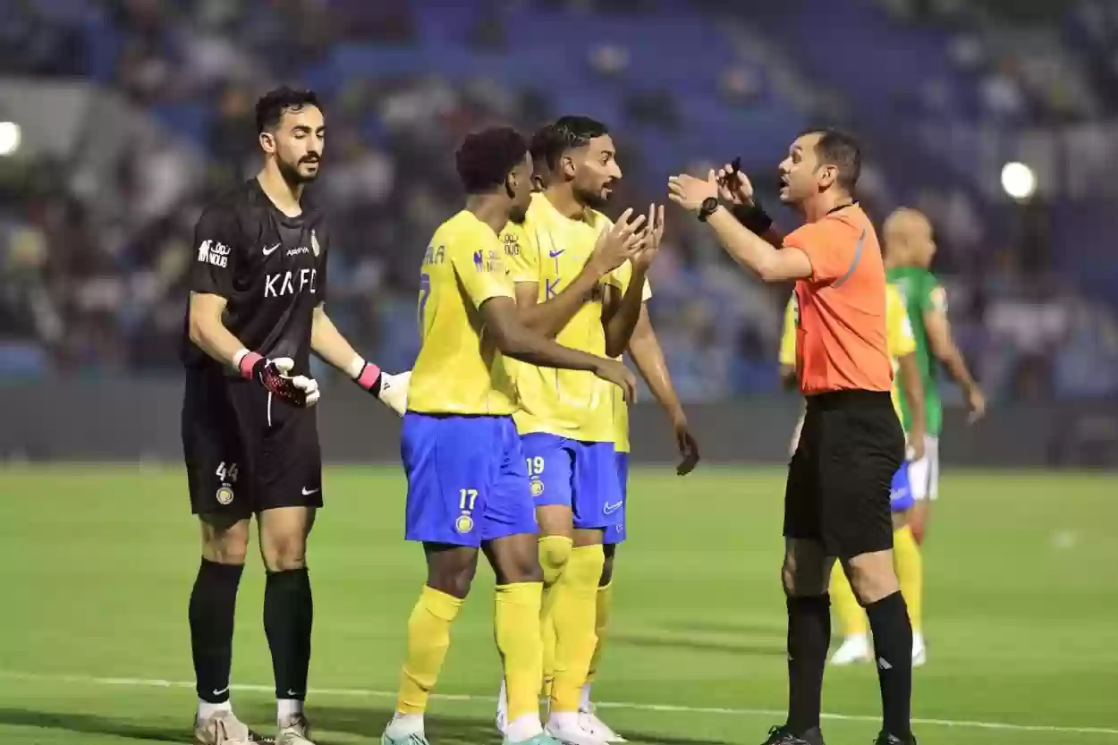 هل انحاز التحكيم إلى الاتحاد السعودي في مباراة الأخدود