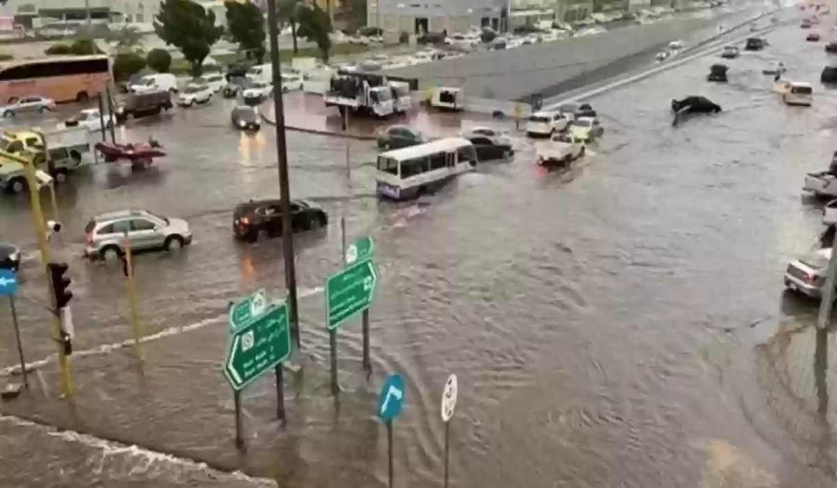 زخات أمطار رعدية وعواصف عنيفة تضرب هذه المناطق 